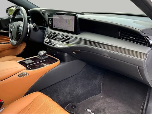 Used 2024 Lexus LS 500 w/ Interior Upgrade Package RWD image 19