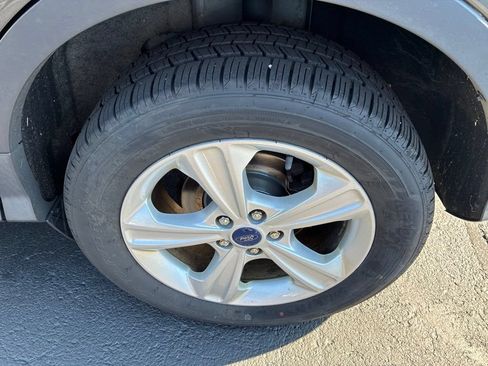Used 2015 Ford Escape SE w/ Equipment Group 201A AWD/4WD image 12