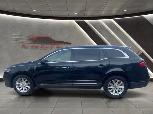 Used 2015 Lincoln MKT AWD image 2