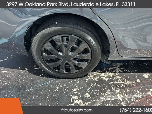 Used 2018 Toyota Corolla LE FWD image 13