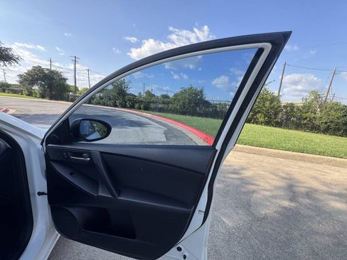 Used 2012 MAZDA MAZDA3 i Touring FWD image 18