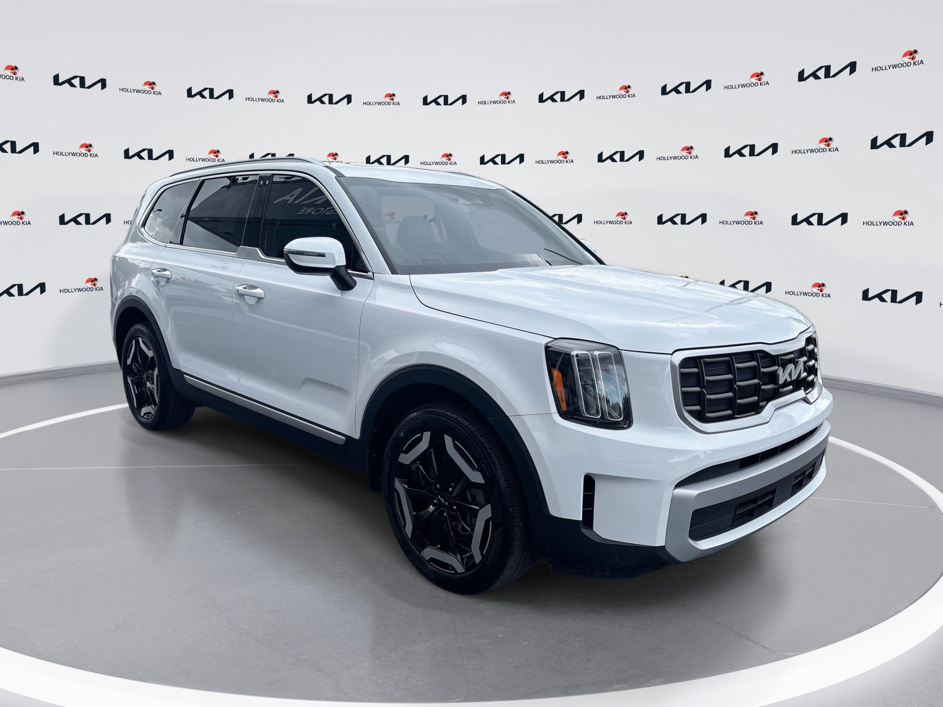 Used 2025 Kia Telluride S FWD image 1