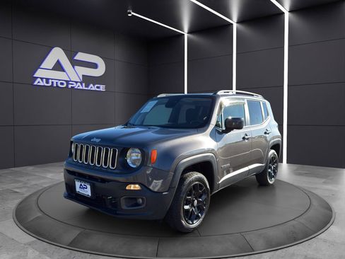 Used 2018 Jeep Renegade Latitude w/ Cold Weather Group image 1