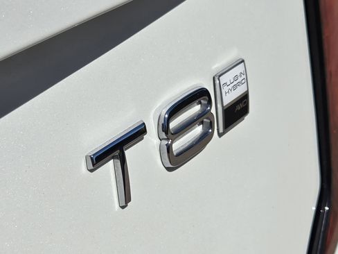 Certified 2025 Volvo XC90 T8 Plus w/ Protection Package Premier AWD/4WD image 34