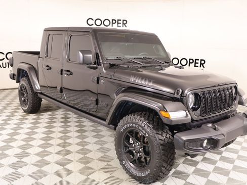 Used 2024 Jeep Gladiator Sport AWD/4WD image 1