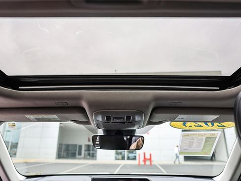 Used 2023 Toyota Highlander XLE FWD image 7