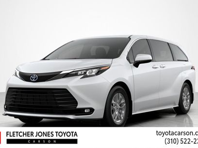 New 2025 Toyota Sienna XLE