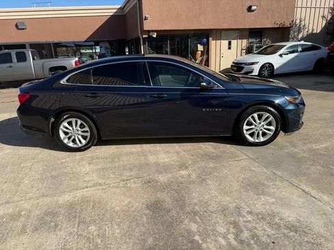 Used 2017 Chevrolet Malibu LT w/ Driver Confidence Package FWD image 4