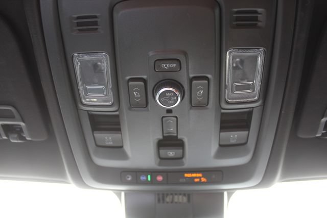 Used 2025 GMC Yukon Denali Ultimate w/ LPO, Floor Liner Package AWD/4WD image 36