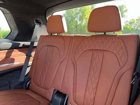 Used 2025 BMW X7 M60i AWD/4WD image 28
