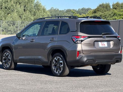 Used 2025 Subaru Forester Premium AWD/4WD image 5