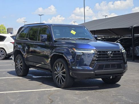 Certified 2024 Lexus GX 550 w/ Accessory Package (Z1) AWD/4WD image 3