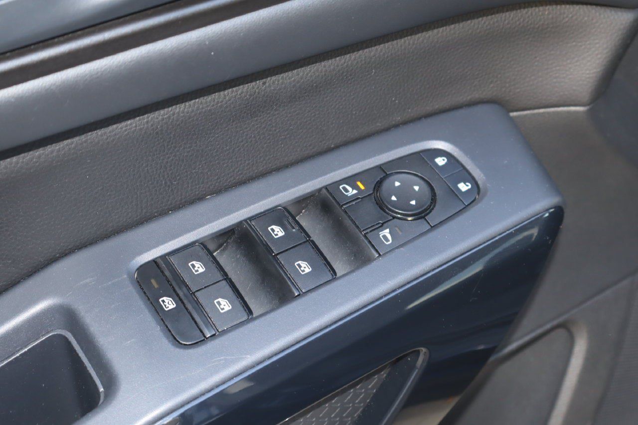 Used 2024 Nissan Pathfinder SV FWD image 22