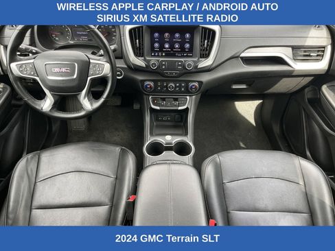 Used 2024 GMC Terrain SLT FWD image 2