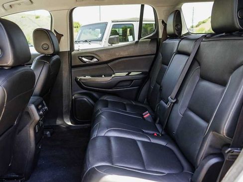 Used 2018 GMC Acadia SLT AWD/4WD image 19
