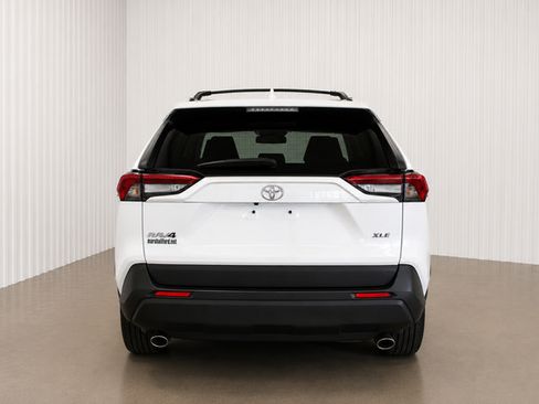 Used 2019 Toyota RAV4 XLE FWD image 5