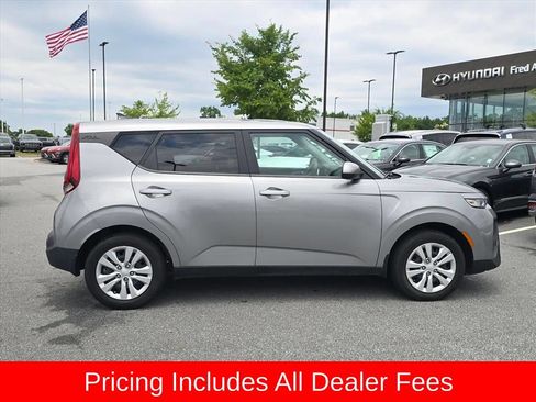 Used 2022 Kia Soul LX FWD image 2
