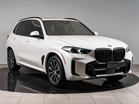 Used 2024 BMW X5 xDrive40i w/ M Sport Package AWD/4WD image 12