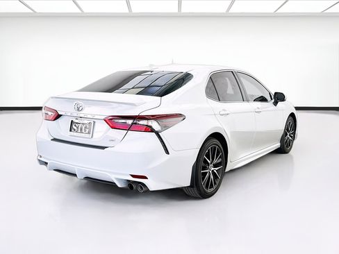 Used 2024 Toyota Camry SE w/ Convenience Package FWD image 4