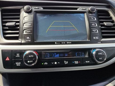 Used 2018 Toyota Highlander Limited FWD image 30