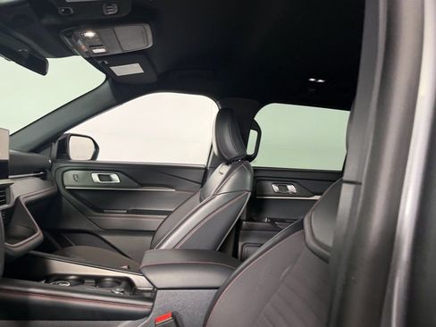 Used 2025 Ford Explorer ST-Line image 23