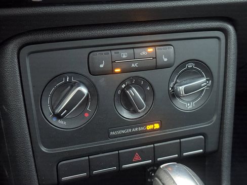 Used 2013 Volkswagen Beetle 2.5 Fender image 18