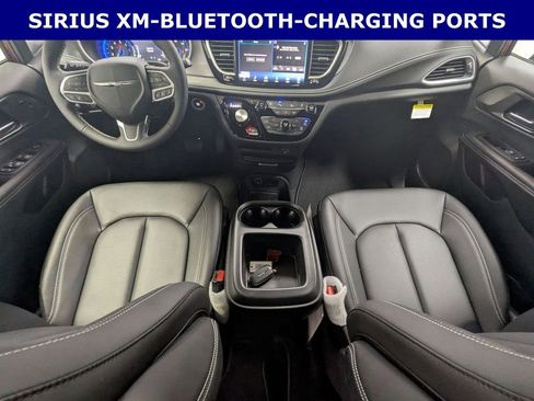 New 2026 Chrysler Pacifica Select image 6