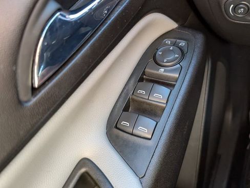 Used 2024 Chevrolet Equinox LS w/ LS Convenience Package image 36