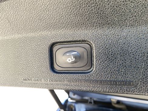 Used 2018 Ford Explorer XLT w/ Equipment Group 201A AWD/4WD image 39