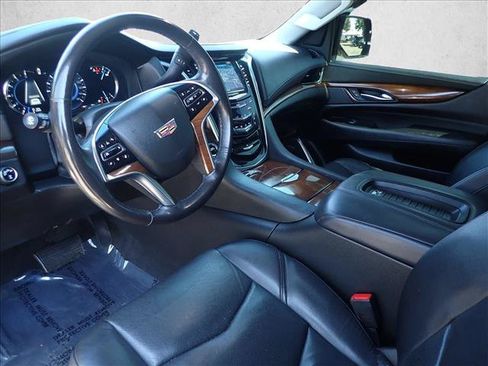 Used 2020 Cadillac Escalade Premium Luxury AWD/4WD image 12