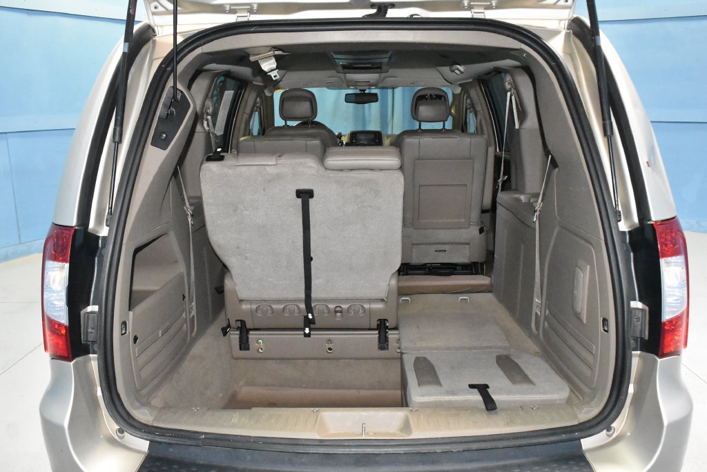 Used 2015 Chrysler Town & Country Touring-L w/ Driver Convenience Group FWD image 28