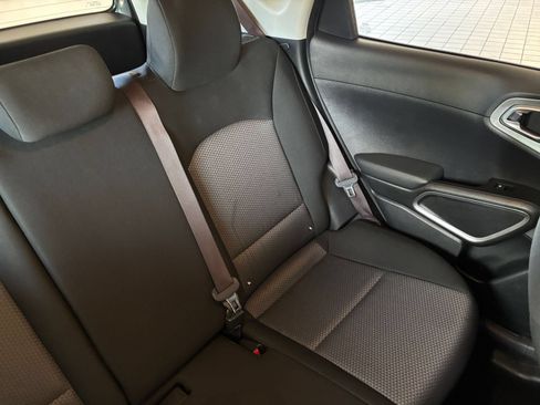 Used 2025 Kia Soul LX w/ LX Technology Package FWD image 35