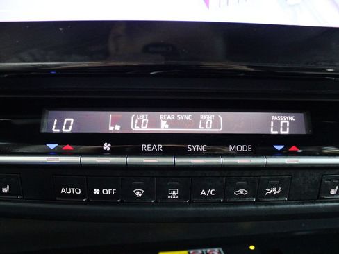 Certified 2025 Toyota Sienna XLE Woodland Edition AWD/4WD image 38