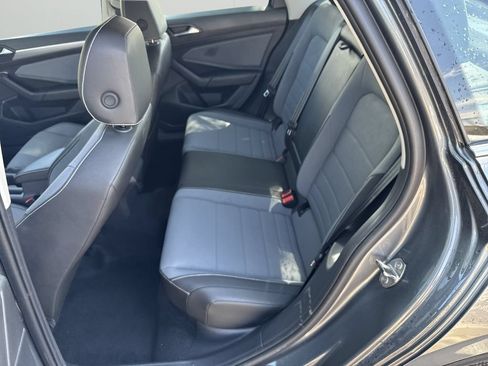 Used 2025 Volkswagen Jetta SE FWD image 11