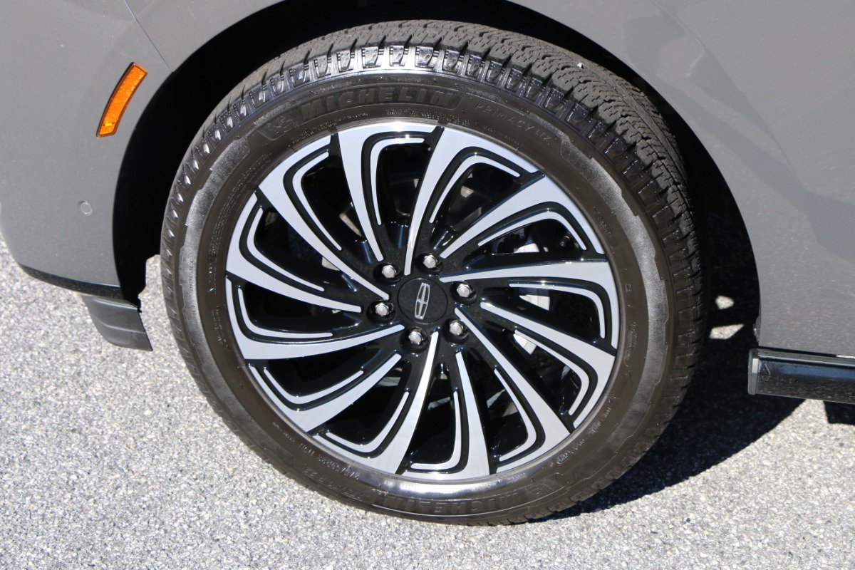 Used 2025 Lincoln Navigator Black Label AWD/4WD image 14