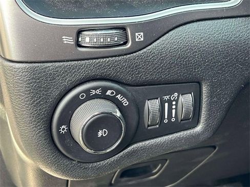 Used 2019 Jeep Cherokee Latitude Plus image 20