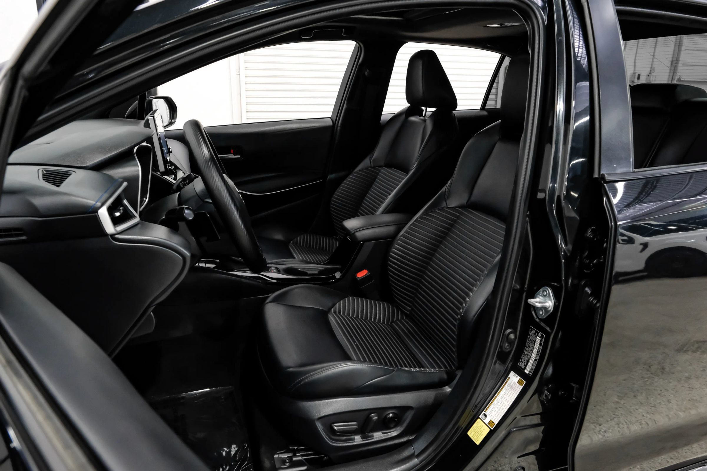 Used 2020 Toyota Corolla XSE FWD image 38