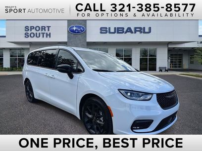 Used 2025 Chrysler Pacifica Limited