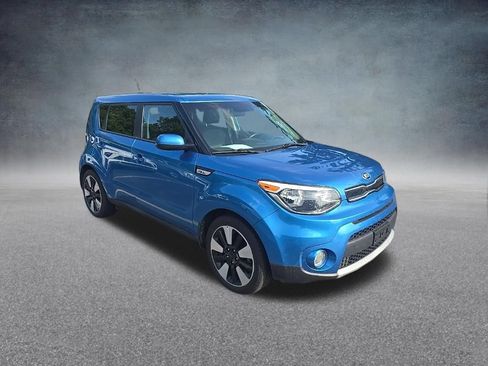 Used 2019 Kia Soul + FWD image 13