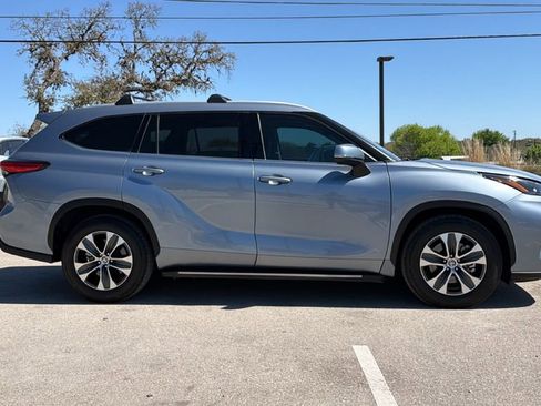 Used 2022 Toyota Highlander XLE image 4