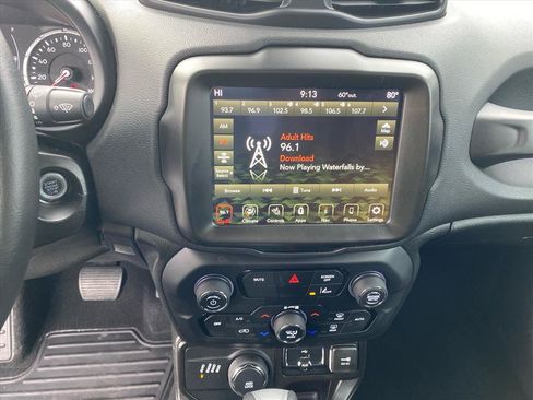 Certified 2023 Jeep Renegade Latitude w/ Premium Group AWD/4WD image 11