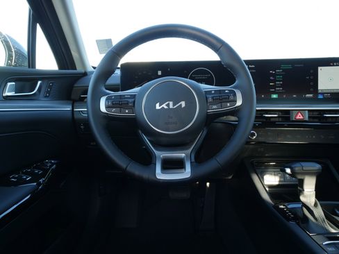 New 2025 Kia K5 EX image 19