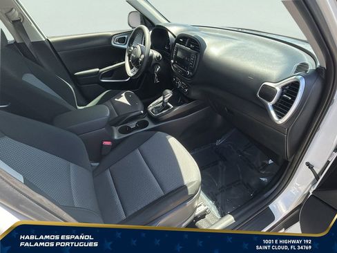 Used 2025 Kia Soul LX w/ LX Technology Package FWD image 31