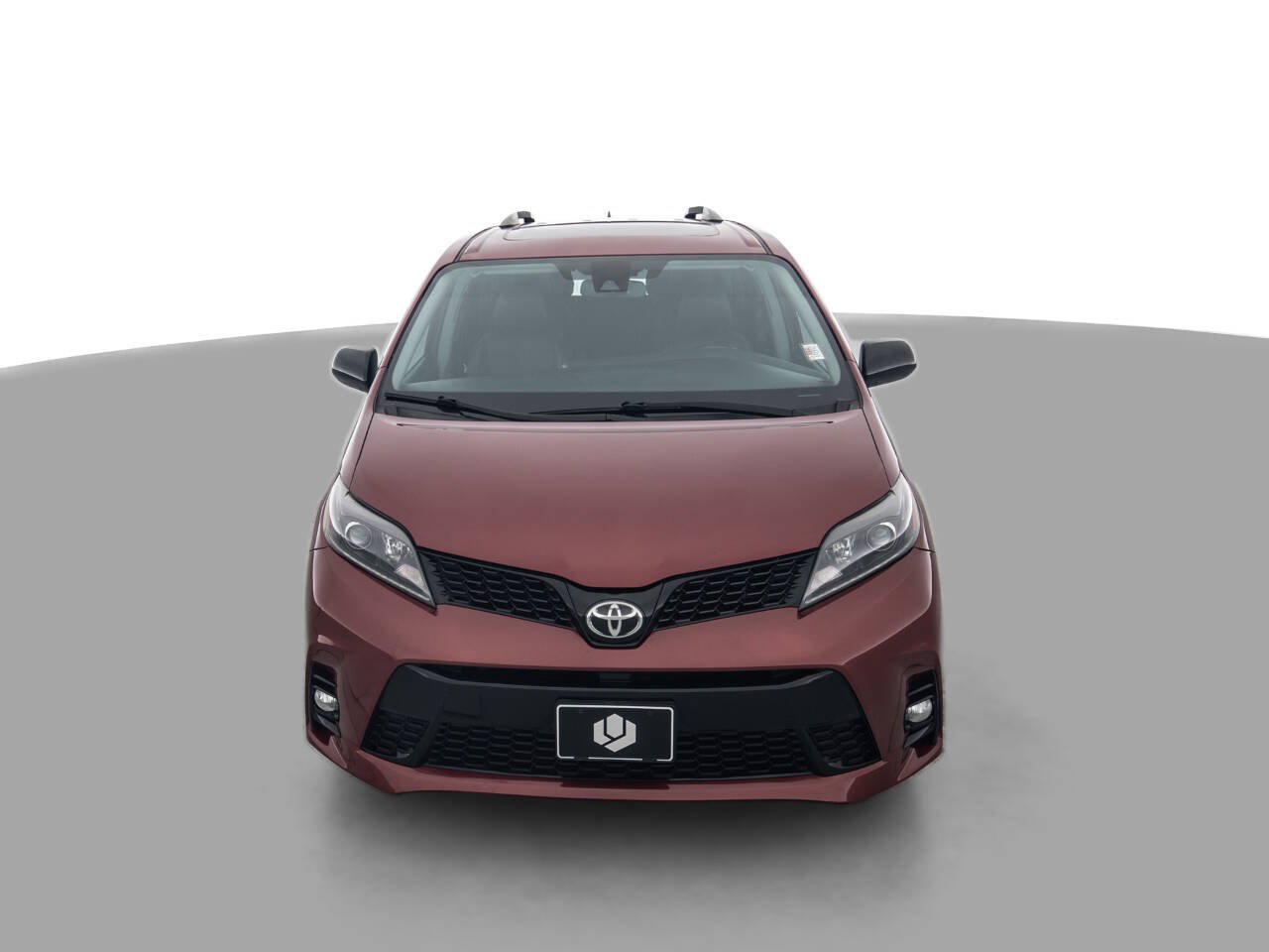 Used 2020 Toyota Sienna SE w/ Nightshade Edition AWD/4WD image 2