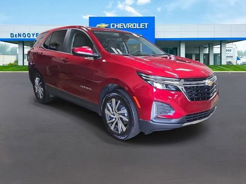 Used 2024 Chevrolet Equinox LT AWD/4WD image 3