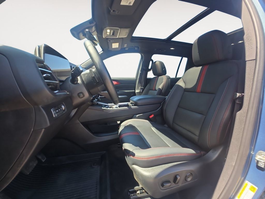 Certified 2025 Chevrolet Traverse RS w/ LPO, Floor Liner Package AWD/4WD image 10