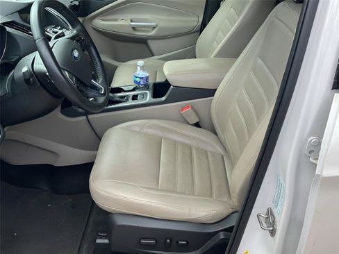 Used 2017 Ford Escape Titanium FWD image 3