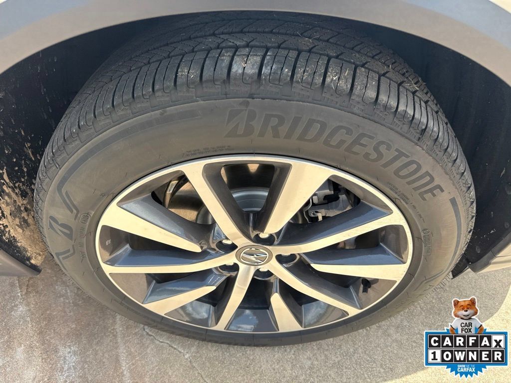 Certified 2026 Acura MDX w/ Technology Package FWD image 36