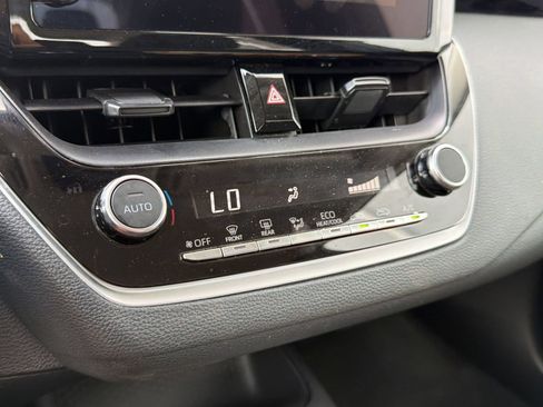 Used 2025 Toyota Corolla LE FWD image 18