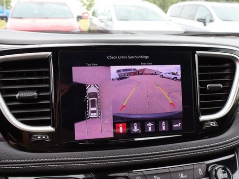 Used 2026 Chrysler Pacifica Select AWD/4WD image 24